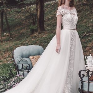 LUC450 Lace Wedding Dress With Keyhole Back